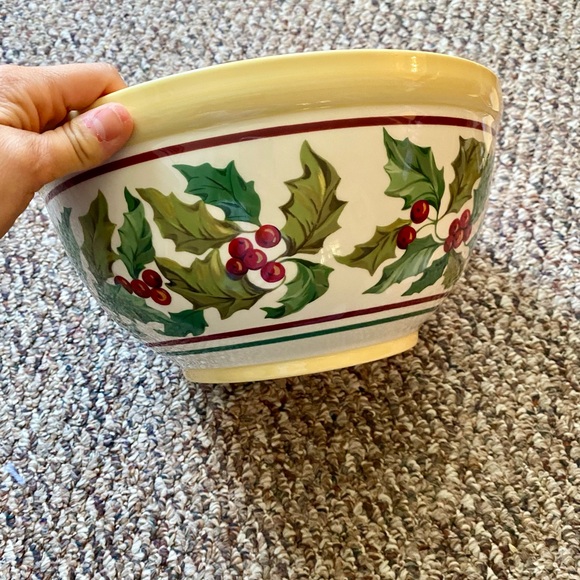 Longaberger Pottery Large Mixing Bowl American Holly Pattern in great condition - Picture 1 of 5